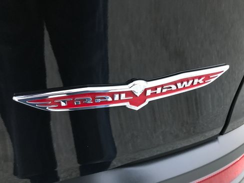 Used 2018 Jeep Cherokee Trailhawk w/ Quick Order Package 27L image 9