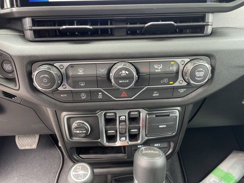 New 2026 Jeep Gladiator Sport image 41