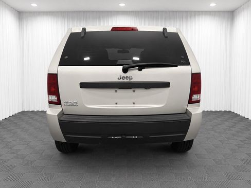 Used 2008 Jeep Grand Cherokee Laredo AWD/4WD image 4