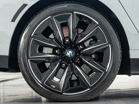 Used 2023 BMW 760i xDrive AWD/4WD image 44