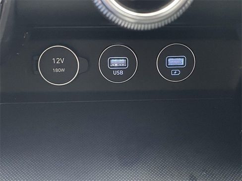 Used 2023 Genesis G70 2.0T image 26