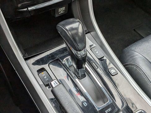 Used 2017 Honda Accord EX-L image 32