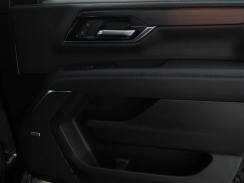 Used 2025 GMC Yukon XL Denali image 11