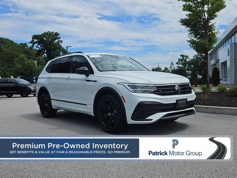 Certified 2024 Volkswagen Tiguan SE R-Line AWD/4WD image 1