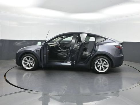 Used 2022 Tesla Model Y Long Range AWD/4WD image 36