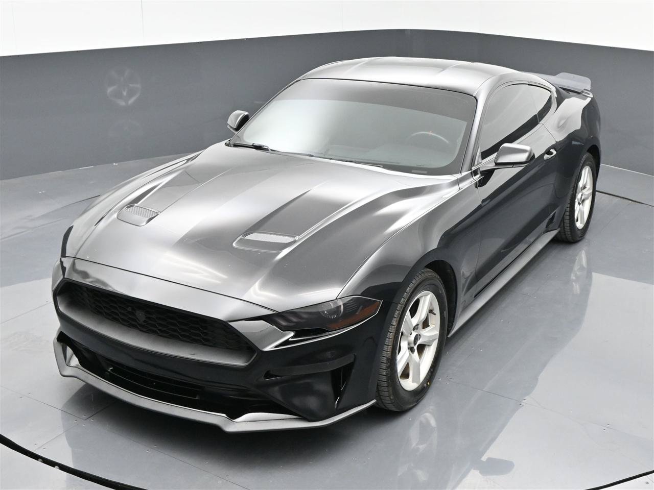 Used 2018 Ford Mustang Coupe RWD image 19