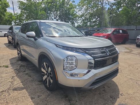 Used 2025 Mitsubishi Outlander SE FWD image 5