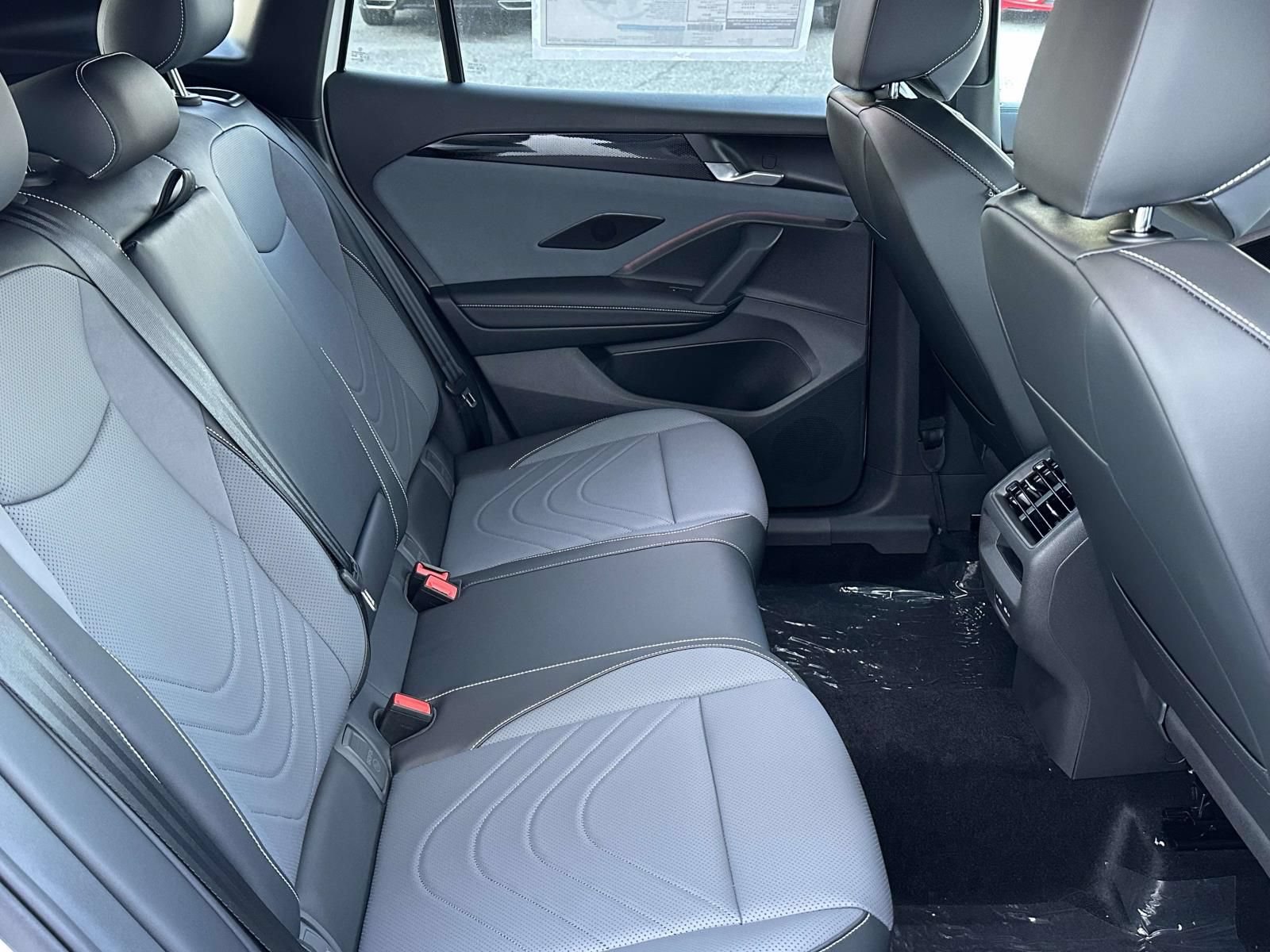 New 2026 Volkswagen Tiguan SE R-Line FWD image 15