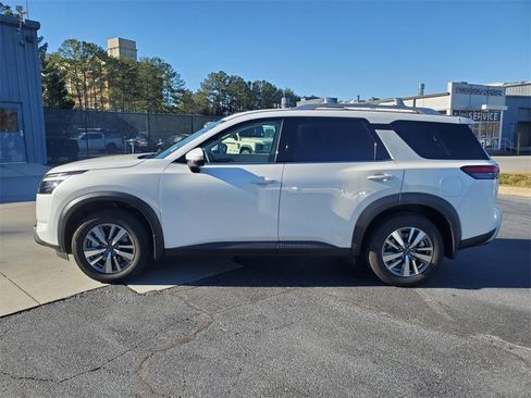 Certified 2025 Nissan Pathfinder SL image 8