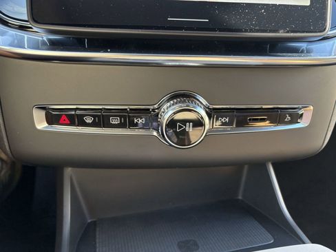 New 2026 Volvo XC90 B6 Plus w/ Protection Package Premier image 18