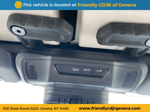 Used 2024 Jeep Gladiator Sport image 18