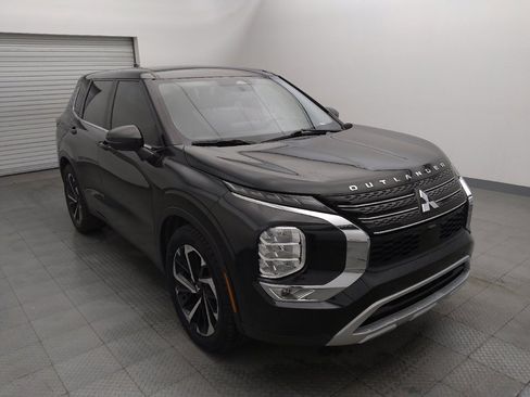 Used 2023 Mitsubishi Outlander SE image 13