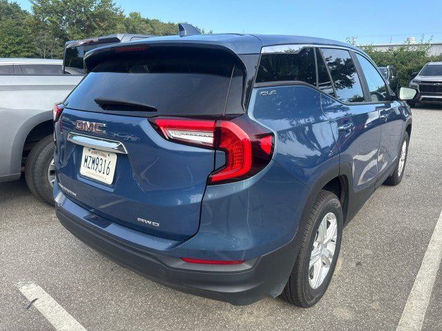 Used 2024 GMC Terrain SLE AWD/4WD image 4