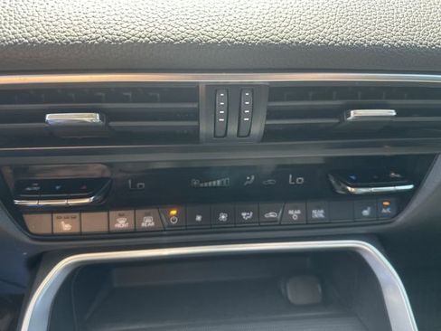Used 2024 MAZDA CX-90 Plug-In Hybrid w/ Preferred AWD/4WD image 19