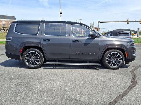 Used 2022 Jeep Grand Wagoneer Series III AWD/4WD image 7