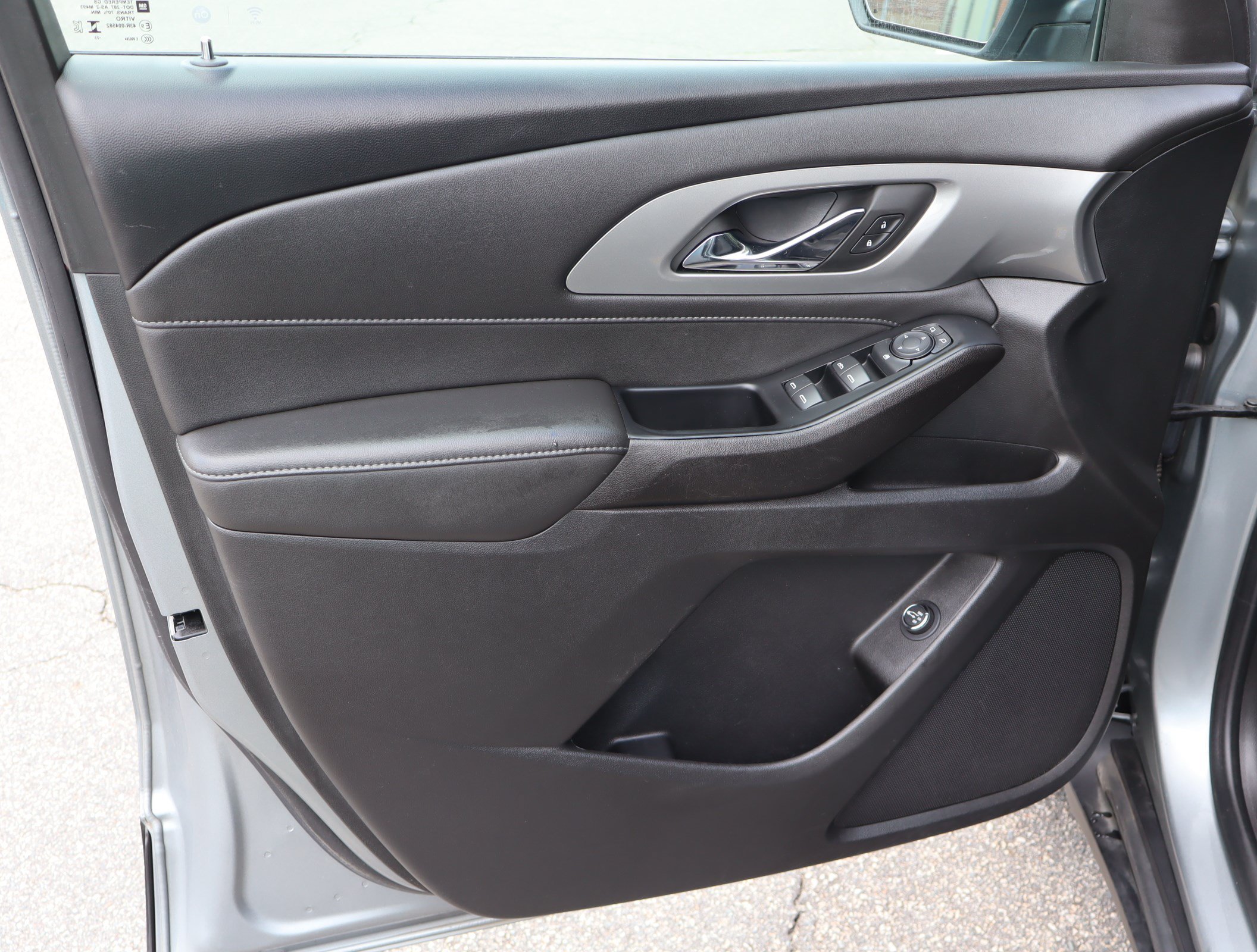 Used 2023 Chevrolet Traverse LT FWD image 13