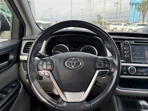 Used 2018 Toyota Highlander XLE FWD image 14