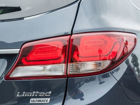 Used 2017 Hyundai Santa Fe Limited FWD image 7