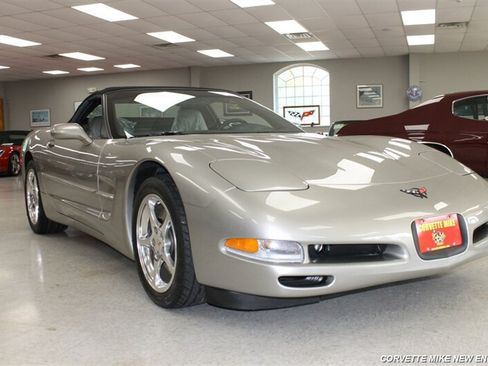 Used 2000 Chevrolet Corvette Convertible w/ Performance Handling Pkg RWD image 11