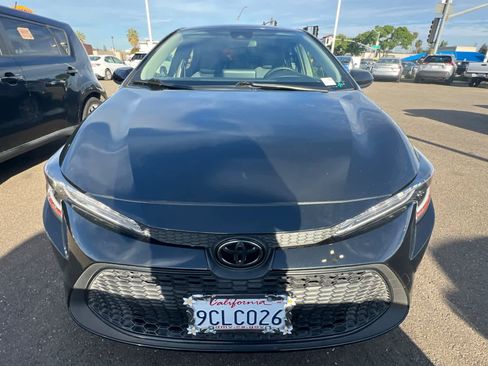 Used 2022 Toyota Corolla LE image 2