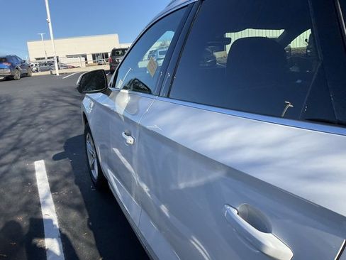 Used 2023 Audi Q5 2.0T Premium w/ Convenience Package image 10