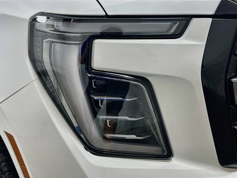 Used 2025 GMC Yukon XL AT4 AWD/4WD image 25