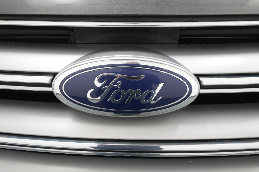 Used 2017 Ford Edge Titanium w/ Technology Package AWD/4WD image 12