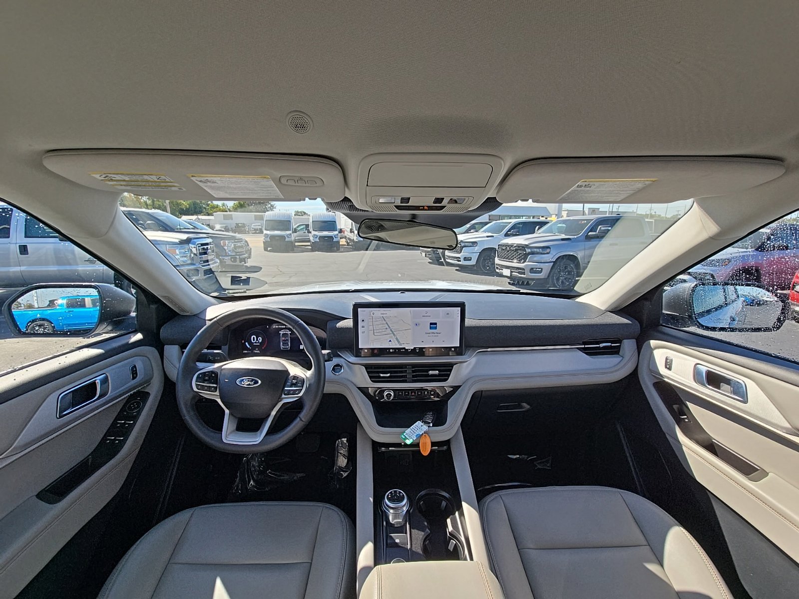 Used 2025 Ford Explorer Active w/ Active Comfort Package AWD/4WD image 2