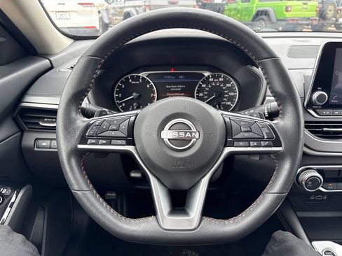 Used 2024 Nissan Altima 2.5 SR FWD image 29