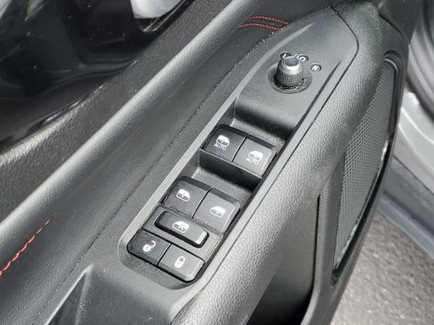 Used 2023 Jeep Compass Trailhawk w/ Trailhawk Convenience Group AWD/4WD image 22