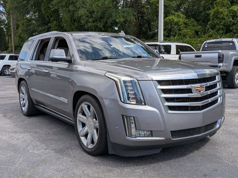 Used 2019 Cadillac Escalade Premium Luxury image 4