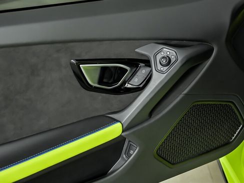 Used 2022 Lamborghini Huracan EVO RWD image 20