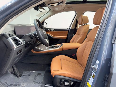 Used 2023 BMW X7 xDrive40i w/ Climate Comfort Package image 17