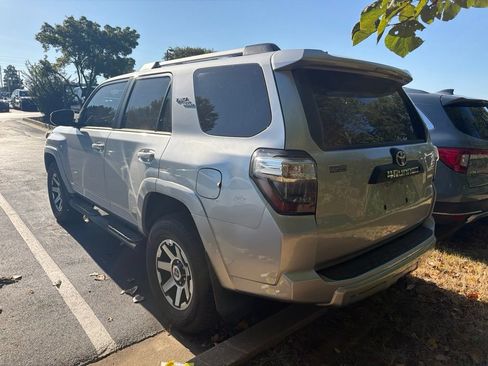 Used 2018 Toyota 4Runner TRD Off-Road AWD/4WD image 8