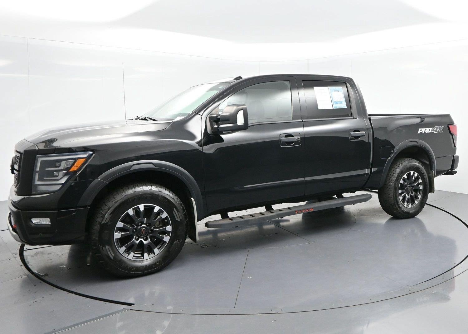 Used 2021 Nissan Titan PRO-4X w/ Pro-4x Convenience Package AWD/4WD image 3