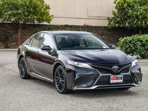 Used 2023 Toyota Camry XSE image 3