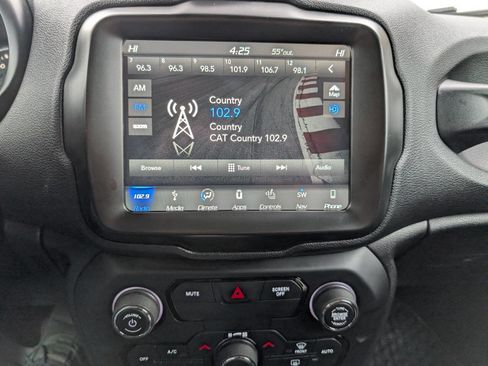 Used 2018 Jeep Renegade Latitude w/ UConnect 8.4 Nav Group image 22
