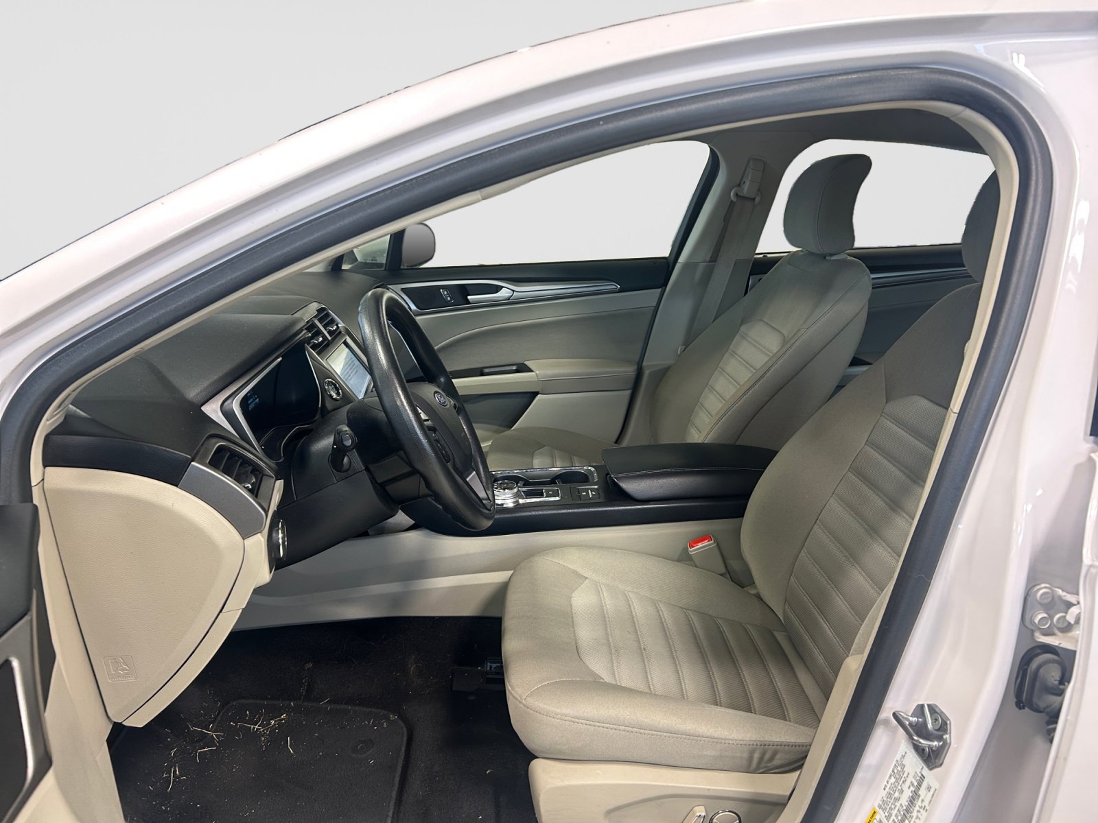 Used 2019 Ford Fusion SE FWD image 10