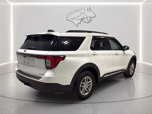 Used 2025 Ford Explorer Active AWD/4WD image 5