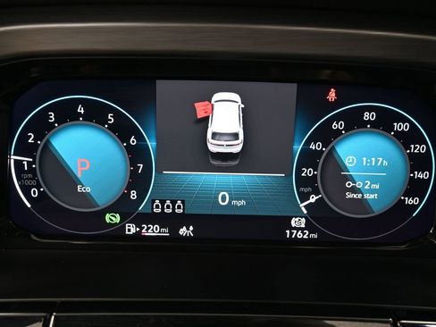 Used 2024 Volkswagen Atlas Cross Sport SE w/ Panoramic Sunroof Package FWD image 22
