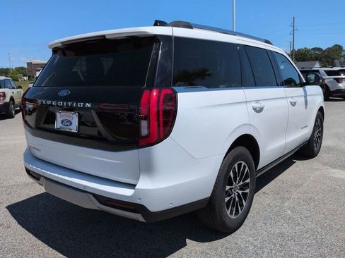 Used 2025 Ford Expedition Platinum AWD/4WD image 4