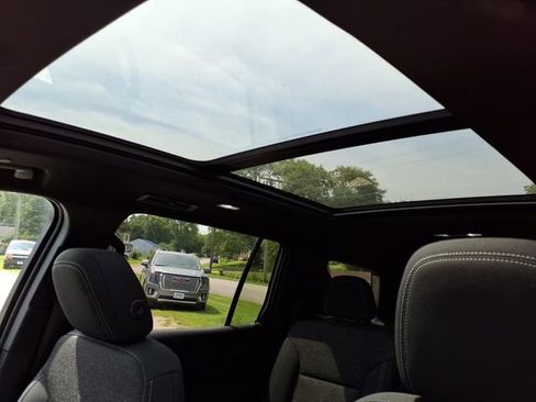 Used 2024 Chevrolet Traverse LT image 21