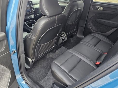 Certified 2025 Volvo XC40 B5 Ultra w/ Climate Package image 14