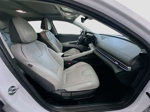 Used 2024 Hyundai Elantra Limited FWD image 33