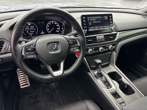 Used 2018 Honda Accord Sport image 11