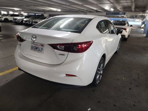 Used 2018 MAZDA MAZDA3 Touring FWD image 3