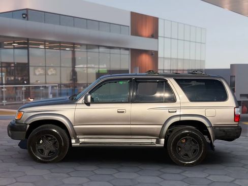 Used 2002 Toyota 4Runner SR5 AWD/4WD image 5