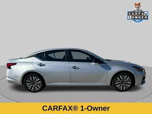 Used 2024 Nissan Altima 2.5 SV FWD image 2