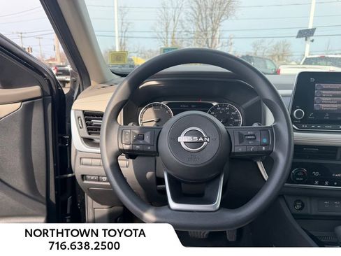 Used 2024 Nissan Rogue SV AWD/4WD image 7