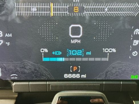 Used 2024 GMC Hummer EV 2X w/ LPO, Illumination Package image 15